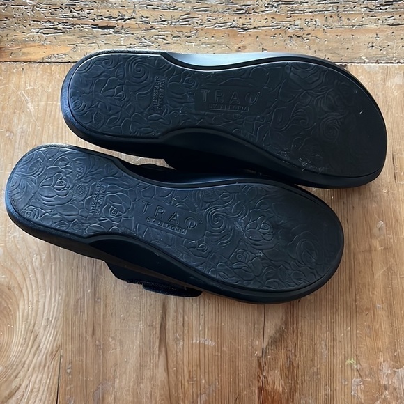 NEW Traq by Alegria Qwik Sneaker Slip on Walking Shoe Leopard 38 EUR 8-8.5 US - Picture 8 of 11